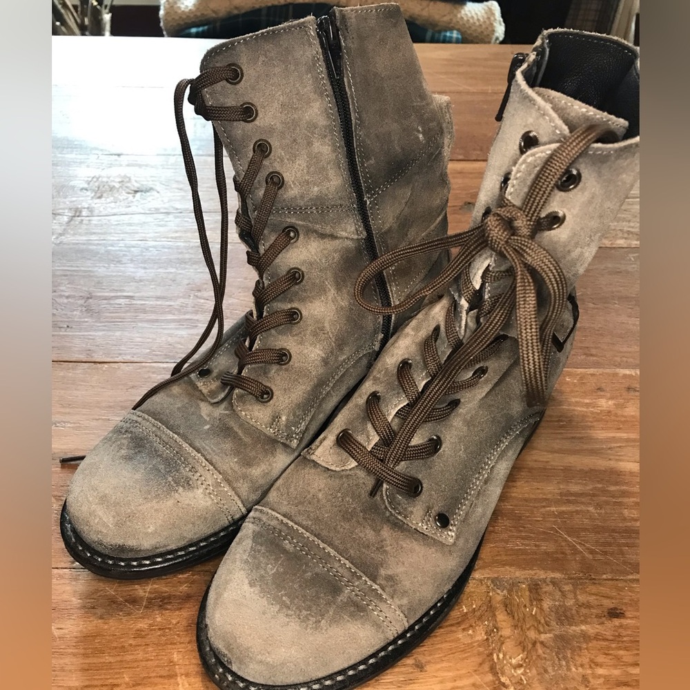 Taos Suede Women’s Heeled Boot